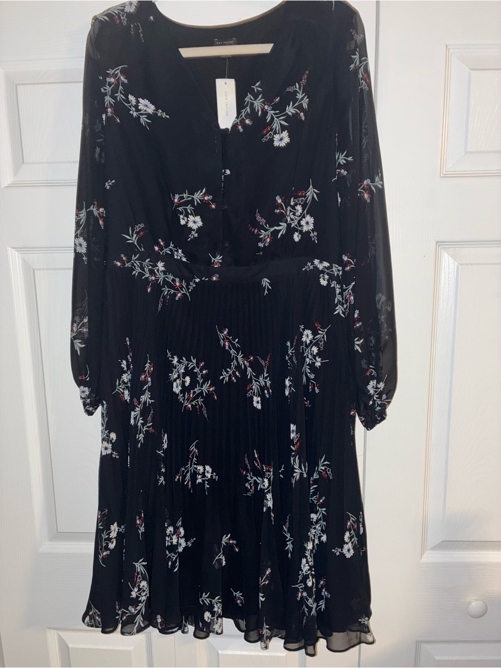 Ann Taylor Black Floral Long-Sleeve Pleated Midi Dress